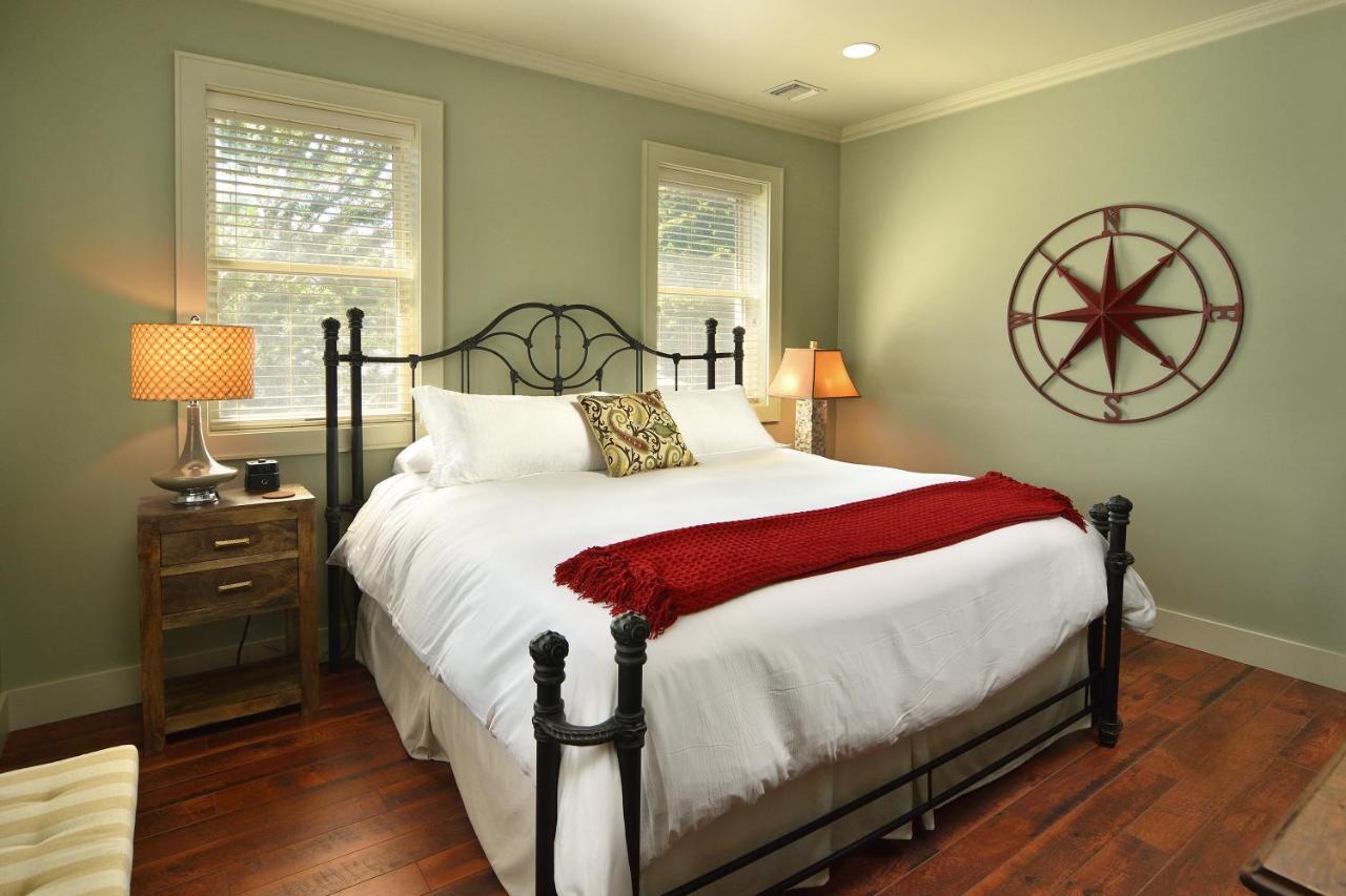 Bay Breeze Inn South Jamesport Екстериор снимка