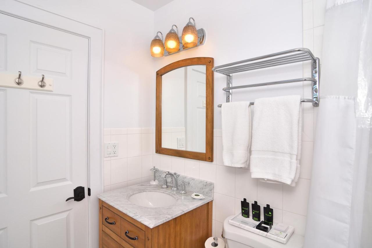 Bay Breeze Inn South Jamesport Екстериор снимка