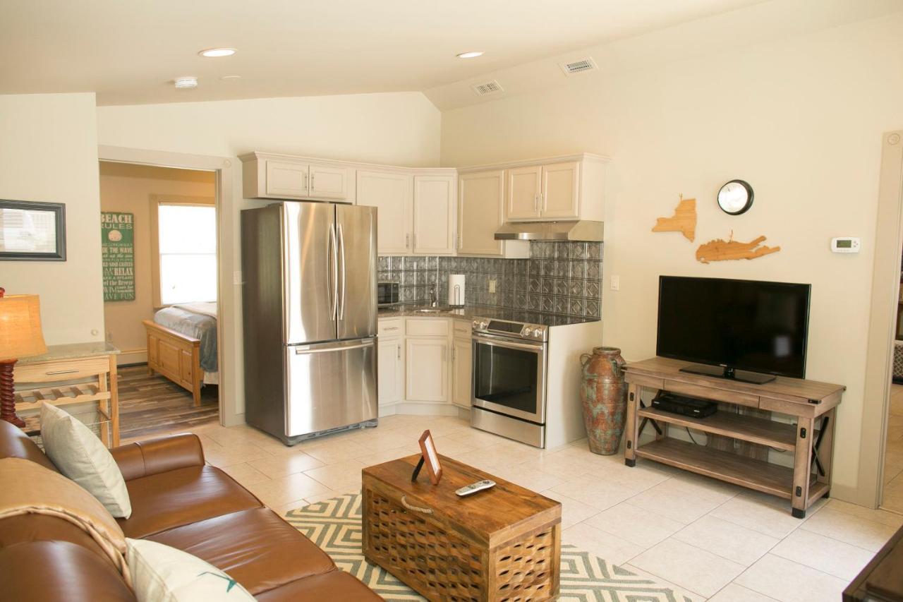 Bay Breeze Inn South Jamesport Екстериор снимка